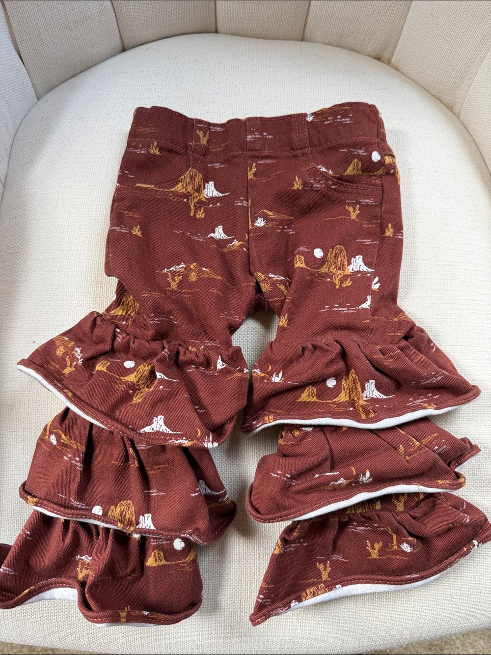 Toddler girls Wrangler Ruffled Leggings in Rust Brown. 12 mo